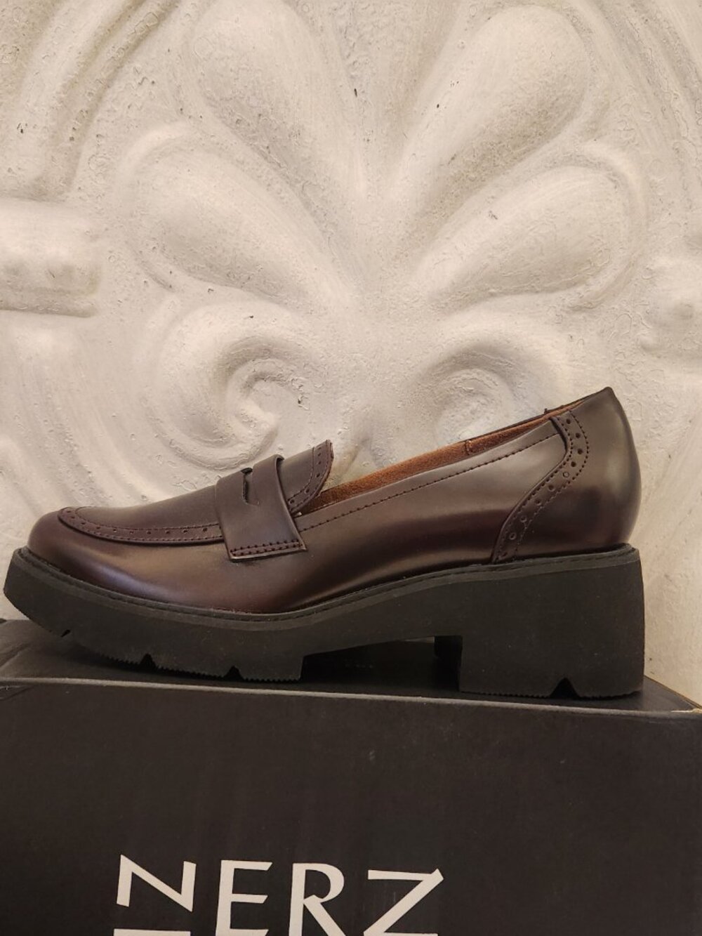 Naturalizer Charisma Winered Loafers. NIB. Size 7.5 View 2